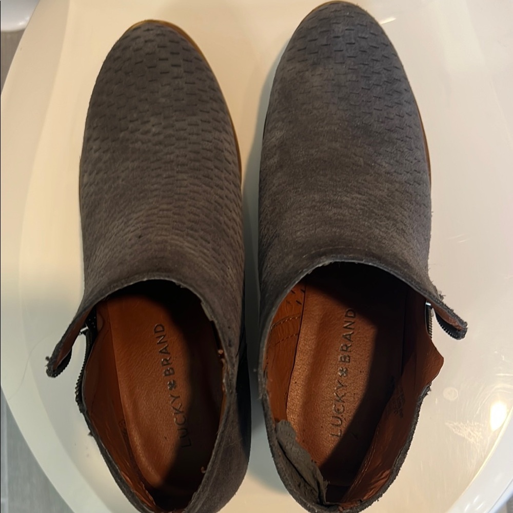 Lucky Brand woman’s Dark Gray Chukka Boots